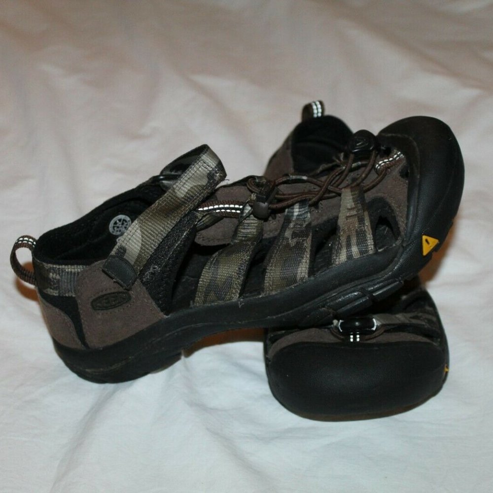 Keen Boys Youth Size 4 Sandals GUC FINAL PRICE